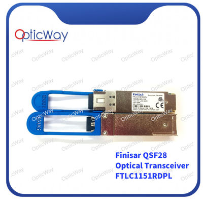 Le système de communication est basé sur le système d'émetteur-récepteur optique QSFP28 de 10 km.